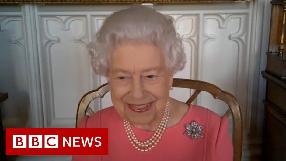 Queen says Covid vaccine 'didn't hurt at all' – BBC News
